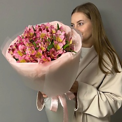 Нежный букет из розовых альстромерий