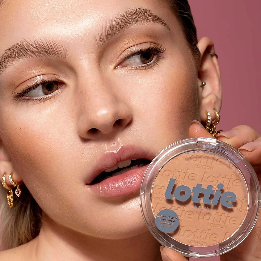 

LOTTIE LONDON Бронзер для лица с экстрактом кокоса Sunkissed, Бронзер для лица с экстрактом кокоса Sunkissed