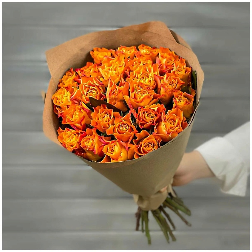 Изображение товара Букет из 21 оранжевой розы 40 см в крафте от Букет Маркет