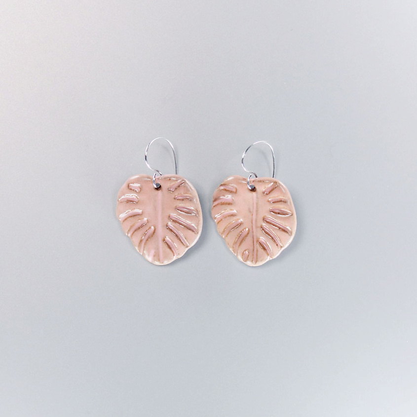 Изображение товара LA PALME ARTISAN CERAMICA Серьги Монстера, Пинк Б