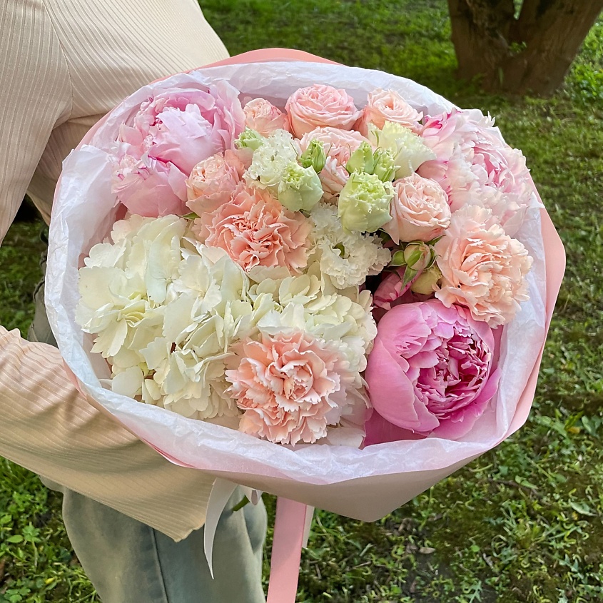 Изображение товара ELEVEN FLOWERS Ажурный букет из пионов, гортензии и пионовидных роз (маленький), 1 шт.