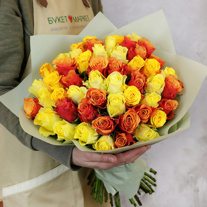 Изображение товара Букет из 51 желтой и оранжевой розы 40 см от Букет Маркет