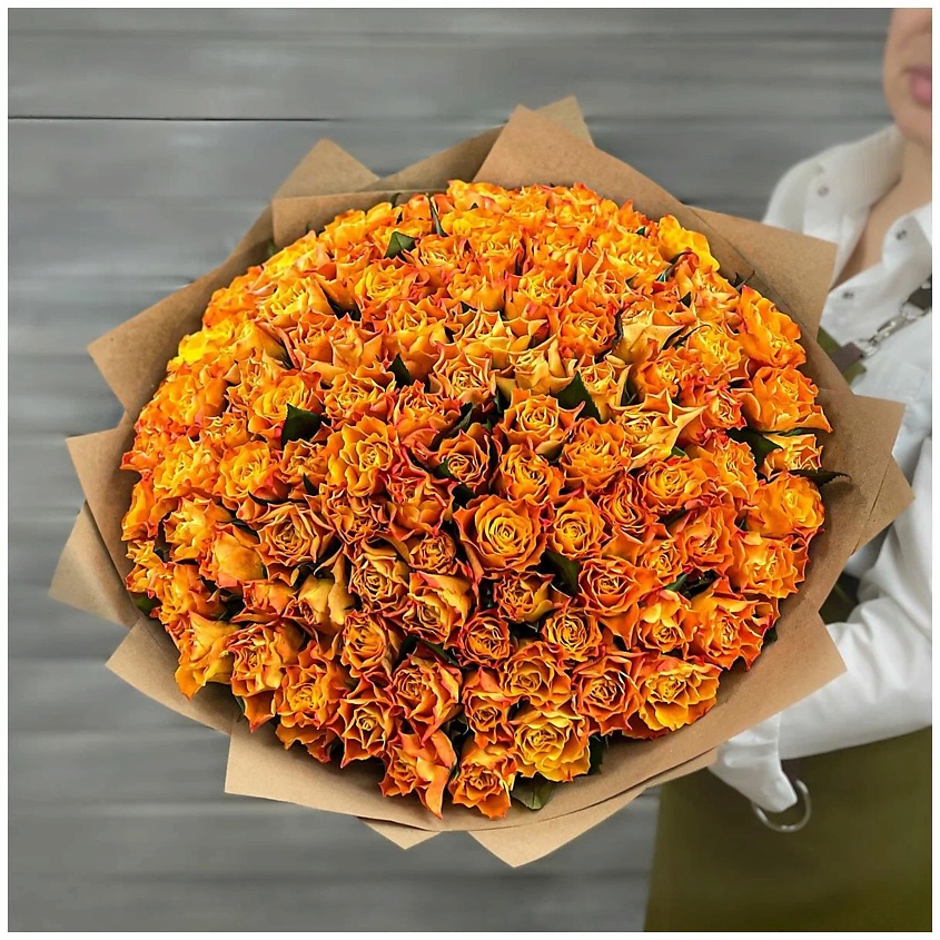 Изображение товара Букет из 101 оранжевой кенийской розы в крафте 40 см Букет Маркет