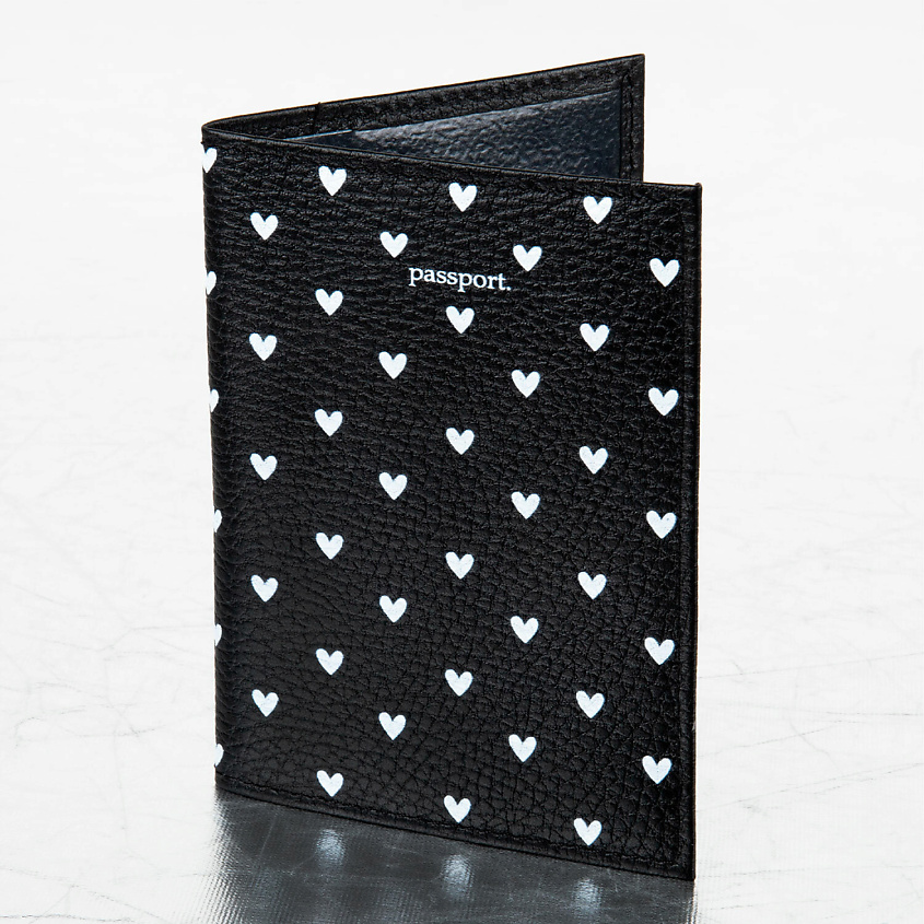 Изображение товара Обложка для паспорта BRAUBERG черная с принтом сердечек и прорезями для карт