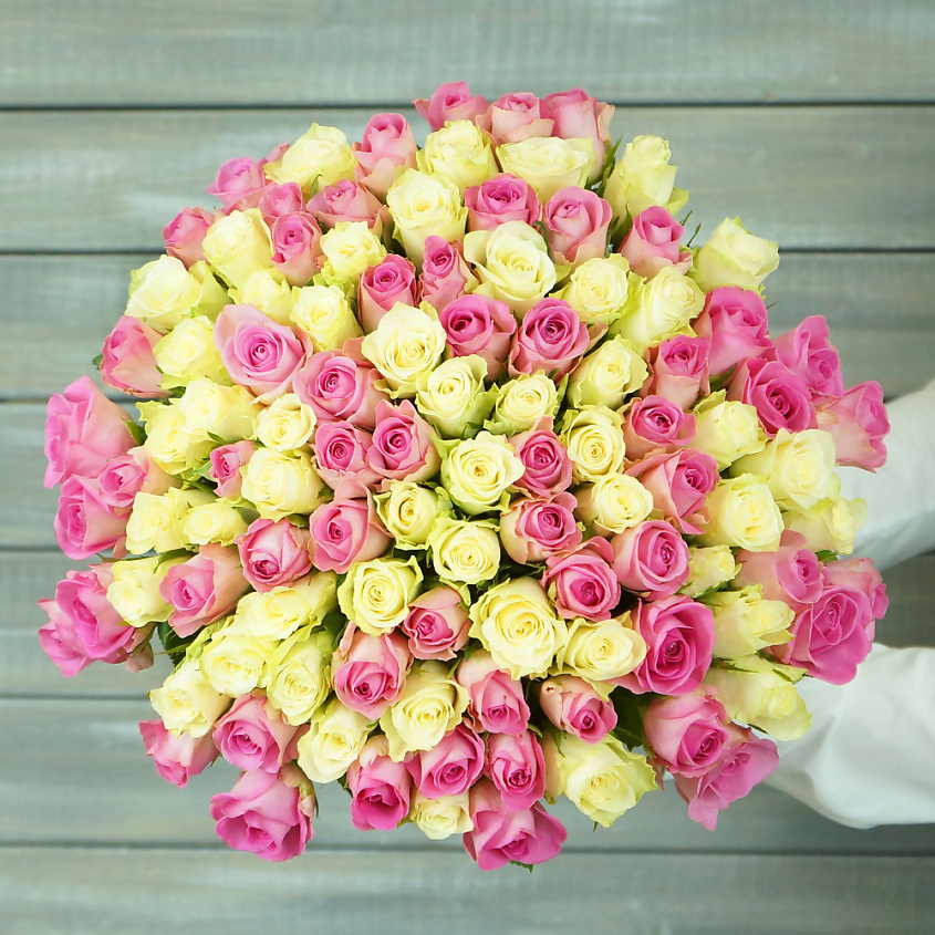 Изображение товара Букет из 101 белой и розовой кенийской розы 40 см от Букет Маркет