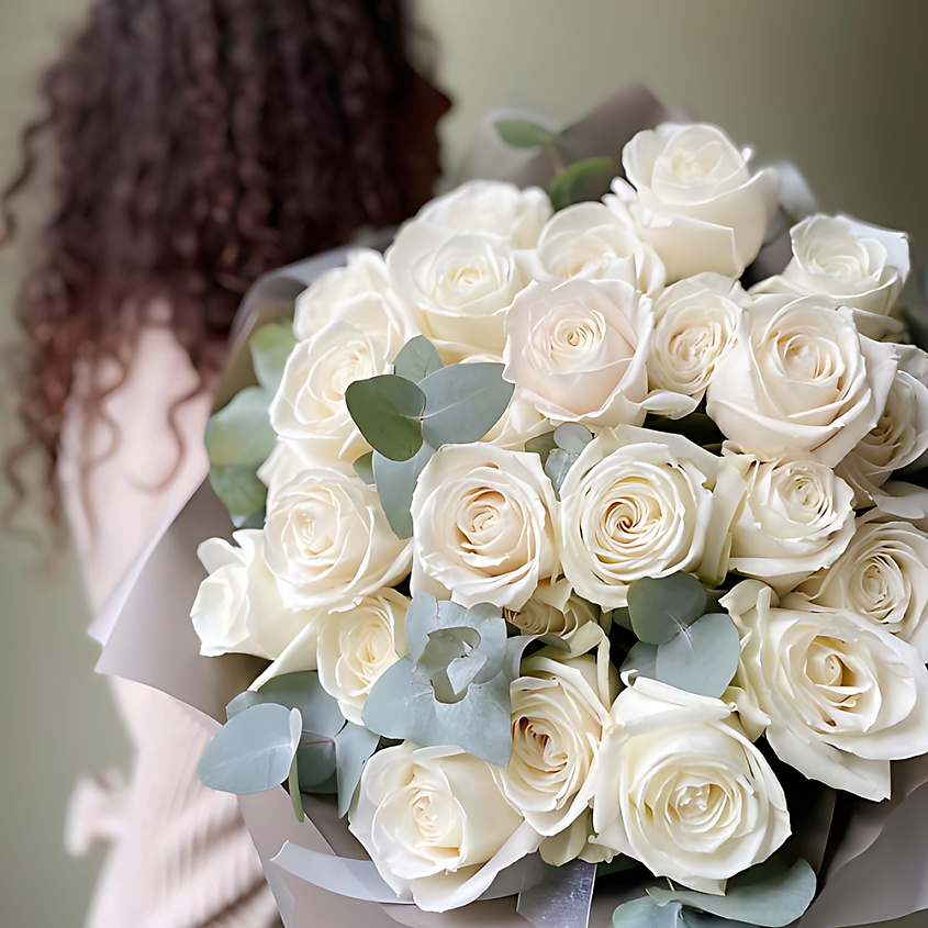 Изображение товара FLOWERNA Пионовидные розы "Плайя Бланка" с эвкалиптом, Букет