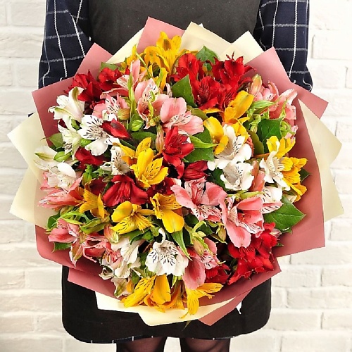 

STUDIO FLORISTIC Букет из альстромерий "Вместо тысячи слов", Букет из альстромерий "Вместо тысячи слов"