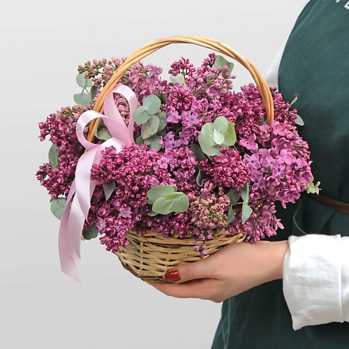 

STUDIO FLORISTIC Композиция из Сирени «Корзинка счастья» с эвкалиптом, Композиция из Сирени «Корзинка счастья» с эвкалиптом