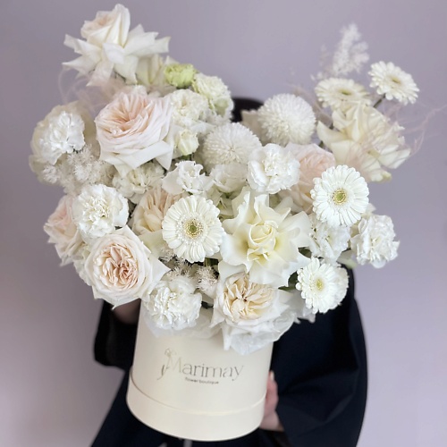 

MARIMAY «Сливочная вуаль» — букет в шляпной коробке с белыми розами и эустомой, «Сливочная вуаль» — букет в шляпной коробке с белыми розами и эустомой