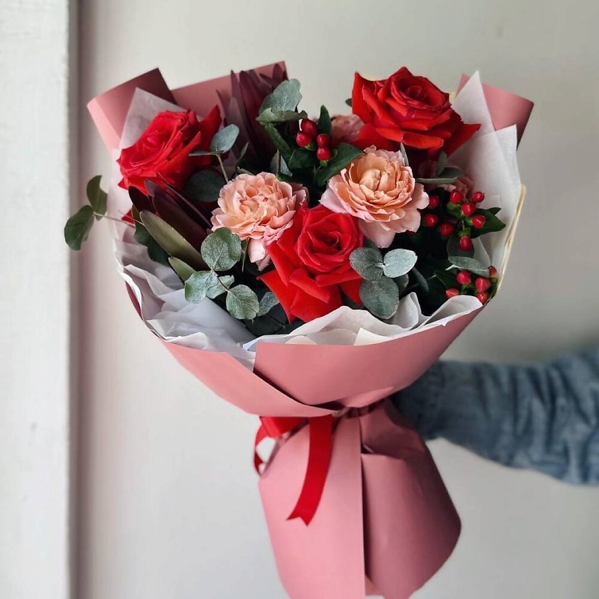 Изображение товара Яркий букет французской розы и кустовой розы Джульетта от VETKA