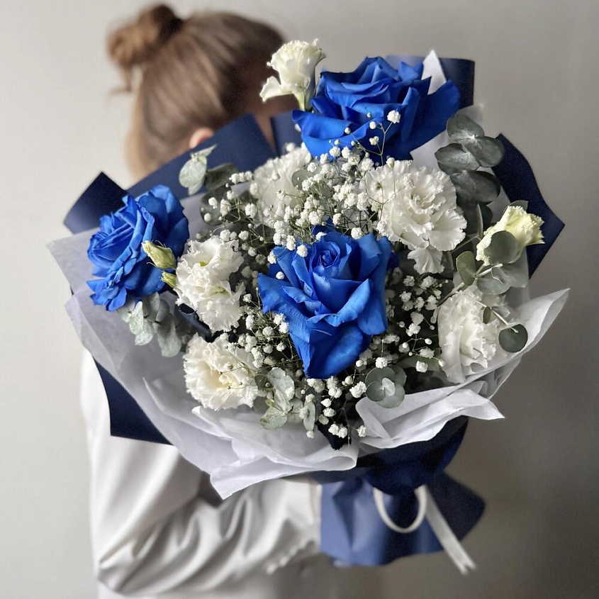 Изображение товара ЦВЕТОЧНАЯ МАСТЕРСКАЯ VETKA Синие розы и белая эустома, Букет