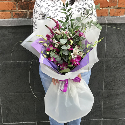 

FLORPRO Орхидеи с зеленью в дизайнерской упаковке, Орхидеи с зеленью в дизайнерской упаковке