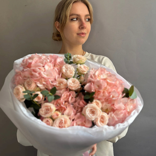 РЯБИНА ЦВЕТОЧНАЯ МАСТЕРСКАЯ Букет из гортензий и пионовидных роз