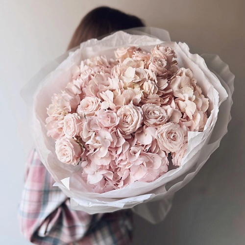 ЦВЕТОЧНАЯ МАСТЕРСКАЯ VETKA Гортензия и роза кустовая