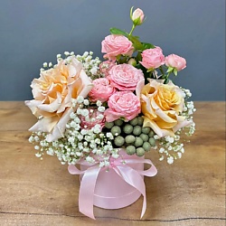 Розы в шляпной коробке