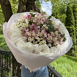 Сборный букет "Вестник лета"