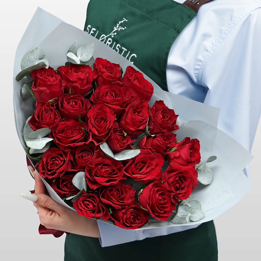 Изображение товара Букет красных кенийских роз с эвкалиптом "Лучшей" - подарок вашим близким