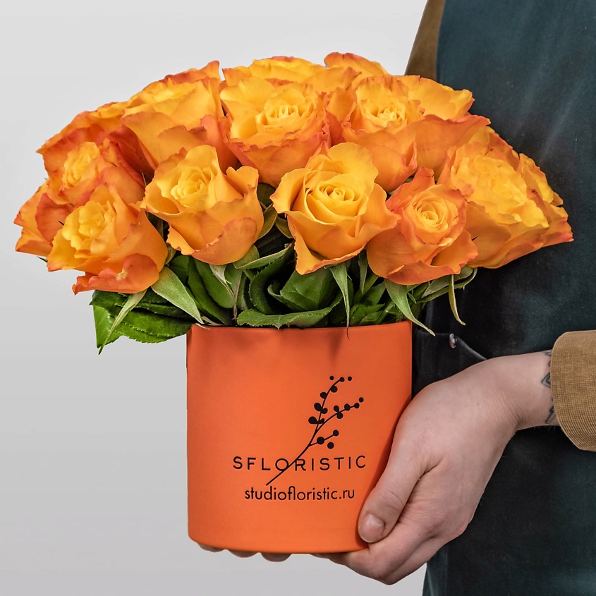 Изображение товара STUDIO FLORISTIC Оранжевая кения 25 шт в шляпной коробке «Сладкая хурма», 1 шт.