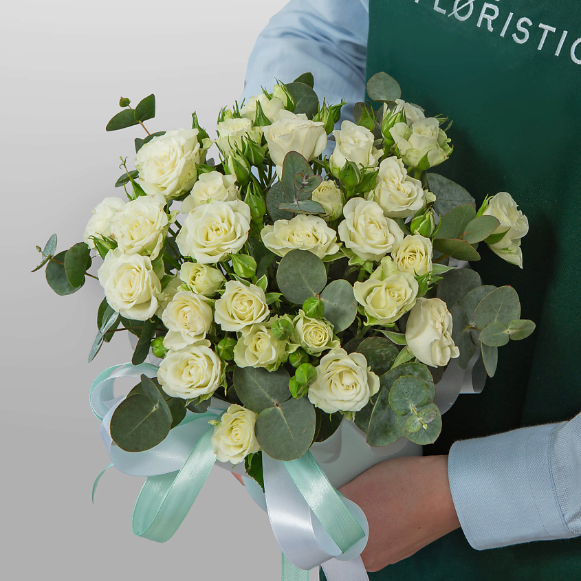 Изображение товара STUDIO FLORISTIC Композиция из кустовых Роз в шляпной коробке «Мягкий свет», 1 шт.