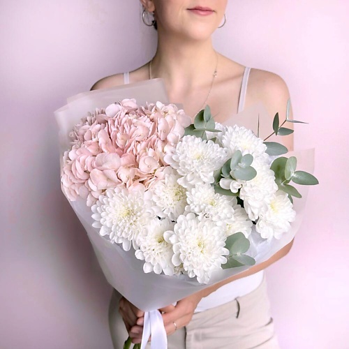 

VIBE СТУДИЯ ЦВЕТОВ И ПОДАРКОВ Воздушный букет розовая гортензия, кустовая хризантема и эвкалипт, Воздушный букет розовая гортензия, кустовая хризантема и эвкалипт