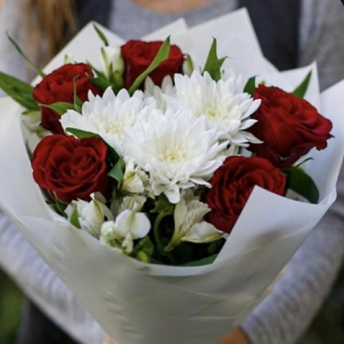

ДАРИ ЦВЕТЫ Букет из роз, альстромерий и хризантемы, Букет из роз, альстромерий и хризантемы