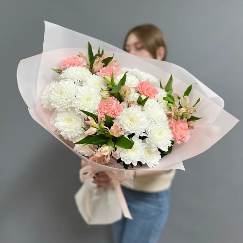 

VIBE СТУДИЯ ЦВЕТОВ И ПОДАРКОВ Объемный букет из хризантем, альстромерий и диантусов, Объемный букет из хризантем, альстромерий и диантусов