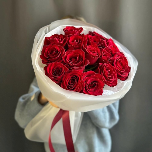 

VIBE СТУДИЯ ЦВЕТОВ И ПОДАРКОВ Сборный букетик с 15 красными розами, Сборный букетик с 15 красными розами