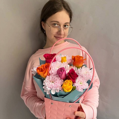 

РЯБИНА ЦВЕТОЧНАЯ МАСТЕРСКАЯ Цветочная корзинка с розами, Цветочная корзинка с розами