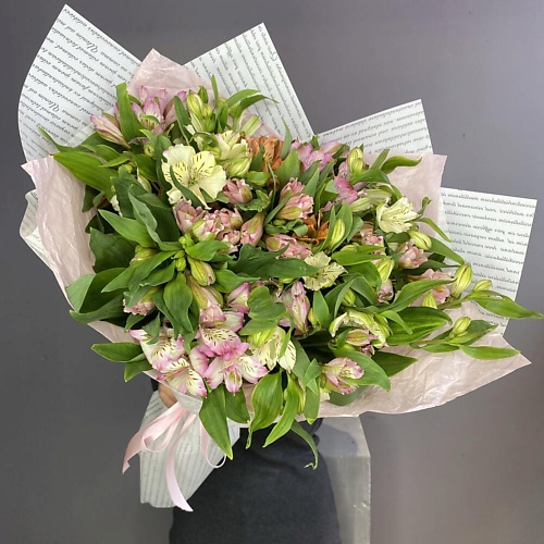 

ДАРИ ЦВЕТЫ Монобукет из альстромерии в авторской упаковке, Монобукет из альстромерии в авторской упаковке