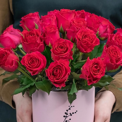 

STUDIO FLORISTIC Малиновая кения 25 шт в шляпной коробке «Малинки», Малиновая кения 25 шт в шляпной коробке «Малинки»