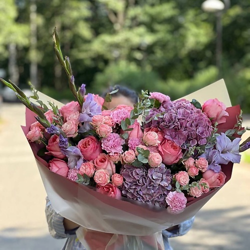 

LE BOUQUET Пышный букет с гортензиями и розами, Пышный букет с гортензиями и розами