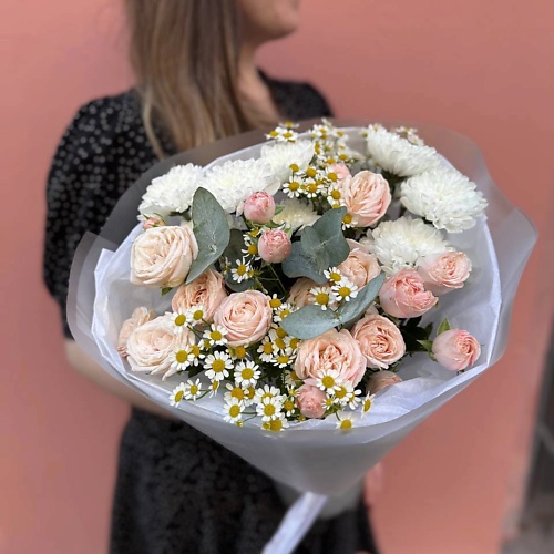 

РЯБИНА ЦВЕТОЧНАЯ МАСТЕРСКАЯ Букет из нежных пионовидных роз ромашек и хризантем, Букет из нежных пионовидных роз ромашек и хризантем