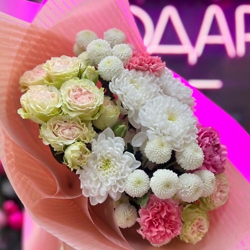 

ДАРИ ЦВЕТЫ Авторский букет с кустовыми розами и хризантемами, Авторский букет с кустовыми розами и хризантемами