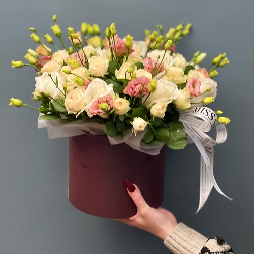 КОЛИБРИ ЦВЕТОЧНЫЙ САЛОН Цветы в коробке с пионовидной розой 7000₽