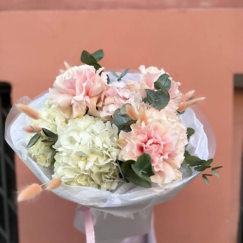 

РЯБИНА ЦВЕТОЧНАЯ МАСТЕРСКАЯ Букет из гортензий и роз в нежных тонах, Букет из гортензий и роз в нежных тонах