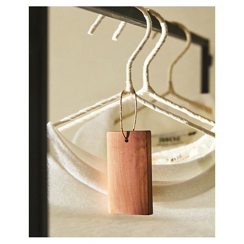 

ZARA HOME Набор ароматизаторов кедровых блоков для гардероба 8 x 4.5 x 1 см, Набор ароматизаторов кедровых блоков для гардероба 8 x 4.5 x 1 см
