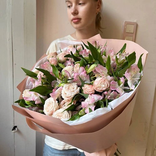 

РЯБИНА ЦВЕТОЧНАЯ МАСТЕРСКАЯ Букет с альстромериями и розами, Букет с альстромериями и розами