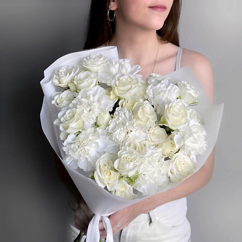 

VIBE СТУДИЯ ЦВЕТОВ И ПОДАРКОВ Нежный букет белые кустовые розы и диантус, Нежный букет белые кустовые розы и диантус