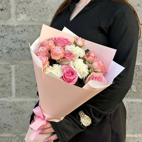 БАЗАЦВЕТОВ24.РУ Букет с розовыми розами и гвоздиками