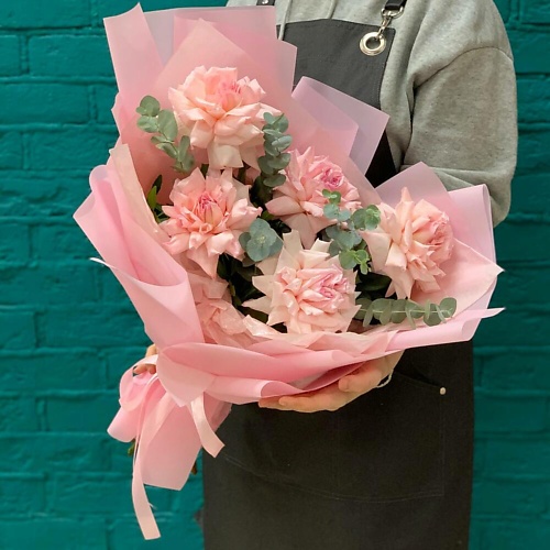 

ДАРИ ЦВЕТЫ Букет из 5 розовых французских роз и эвкалипта, Букет из 5 розовых французских роз и эвкалипта