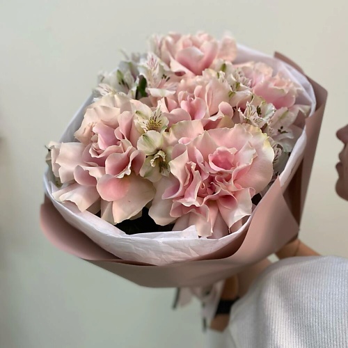 

VIBE СТУДИЯ ЦВЕТОВ И ПОДАРКОВ Букет из французской розы и альстрамерии, Букет из французской розы и альстрамерии