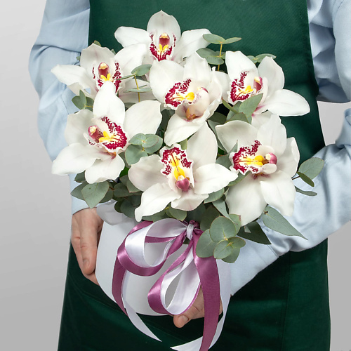 

STUDIO FLORISTIC Композиция из Орхидей в шляпной коробке «Лунная орхидея», Композиция из Орхидей в шляпной коробке «Лунная орхидея»