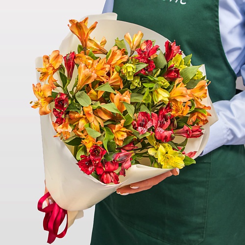 STUDIO FLORISTIC Букет Альстромерий Танец пламени 2699₽