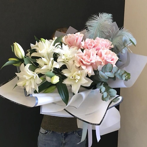 

ДАРИ ЦВЕТЫ Букет с лилиями и французскими розами, Букет с лилиями и французскими розами