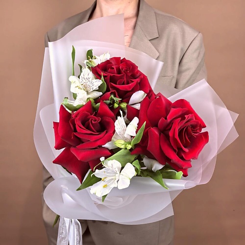 

ДАРИ ЦВЕТЫ Красные французские Розы 3 шт с Альстромерией, Красные французские Розы 3 шт с Альстромерией