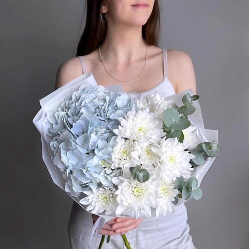 

VIBE СТУДИЯ ЦВЕТОВ И ПОДАРКОВ Нежный букет голубая гортензия, хризантема и эвкалипт, Нежный букет голубая гортензия, хризантема и эвкалипт