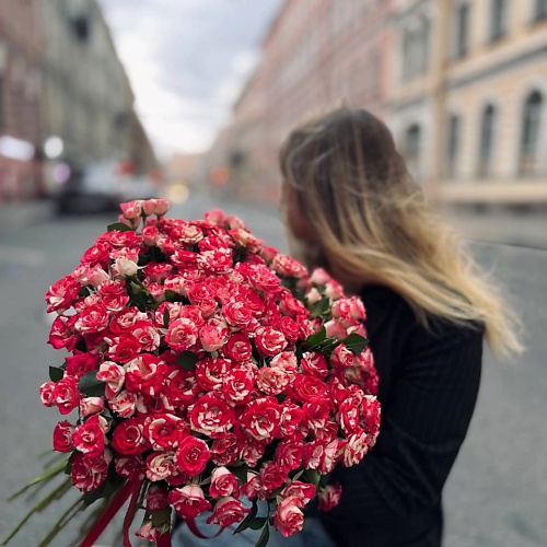 

РЯБИНА ЦВЕТОЧНАЯ МАСТЕРСКАЯ Огромный букет кустовых роз, Огромный букет кустовых роз