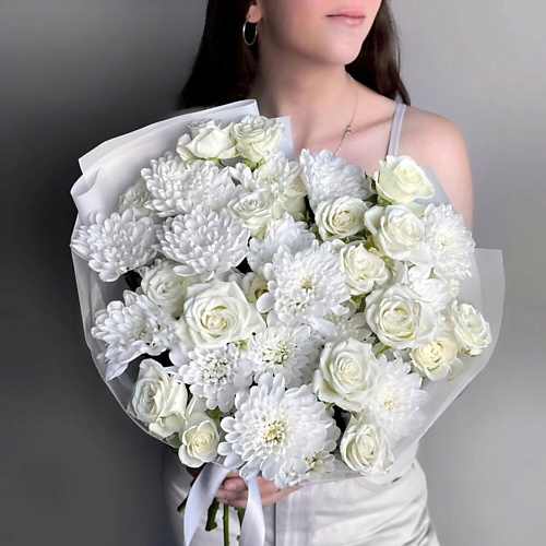 

VIBE СТУДИЯ ЦВЕТОВ И ПОДАРКОВ Нежный букет белые кустовые розы и хризантема, Нежный букет белые кустовые розы и хризантема