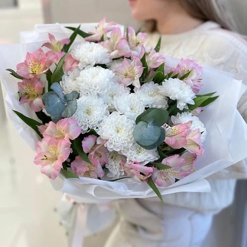 

VIBE СТУДИЯ ЦВЕТОВ И ПОДАРКОВ Букет «Утренний кофе» из кустовой хризантемы и альстромерии, Букет «Утренний кофе» из кустовой хризантемы и альстромерии