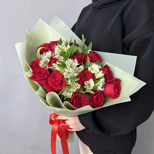 

БАЗАЦВЕТОВ24.РУ Букет из 15 красных роз и белых альстромерий в фисташковой упаковке, Букет из 15 красных роз и белых альстромерий в фисташковой упаковке